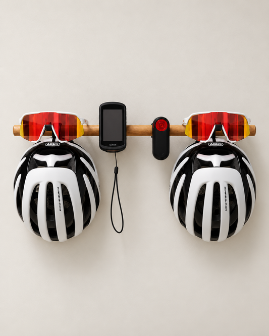 Bar 600 C oak wall rack displaying two cycling helmets